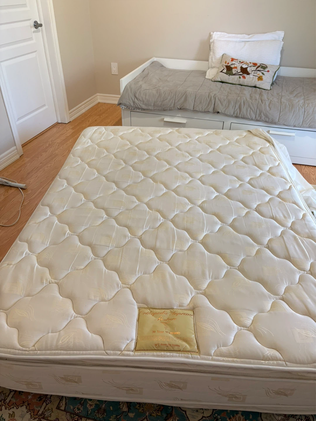 Free - Queen size Orthopedic Supreme Postur Mattress