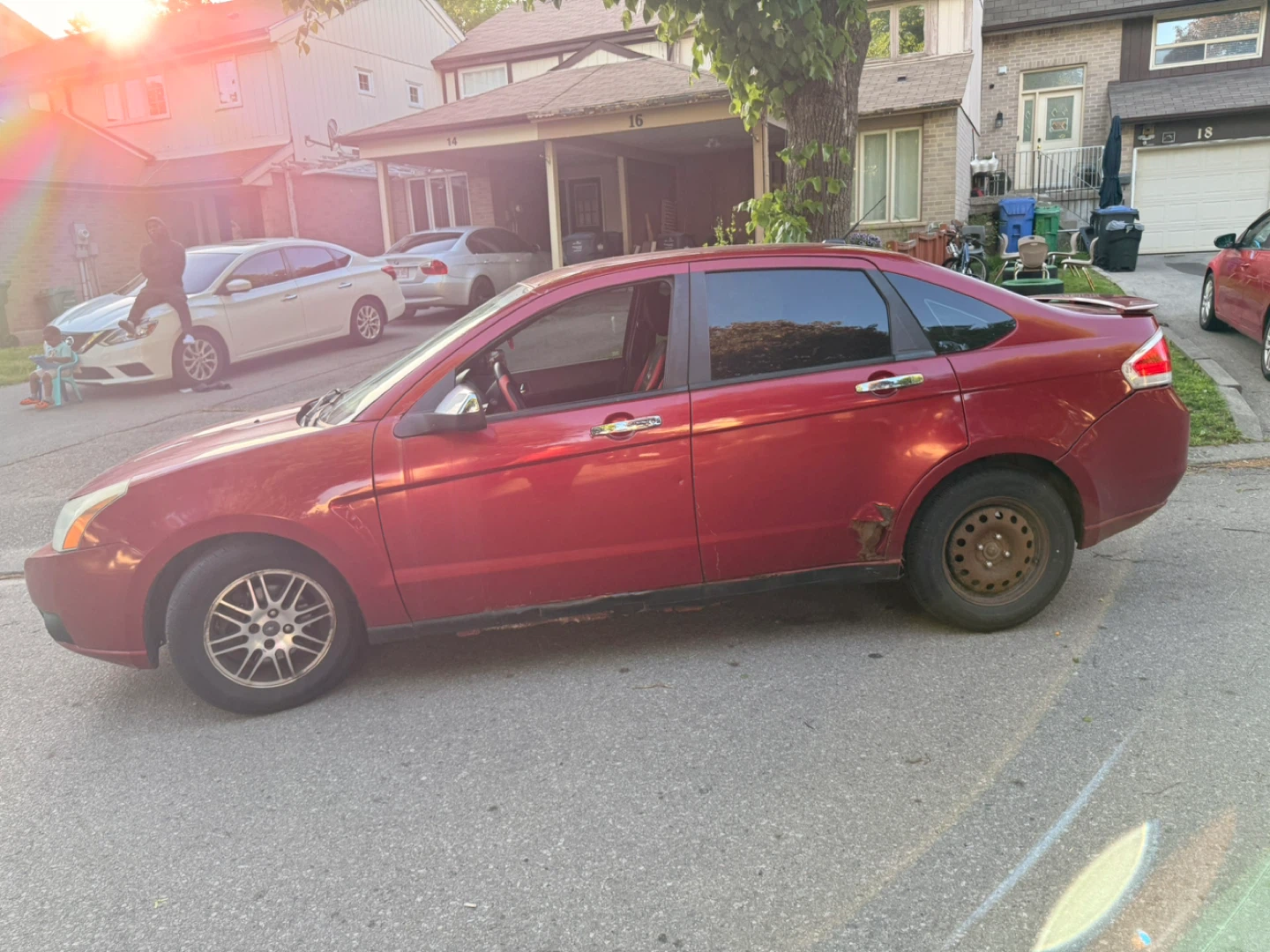 Red Ford Focus Sedan - photo 4
