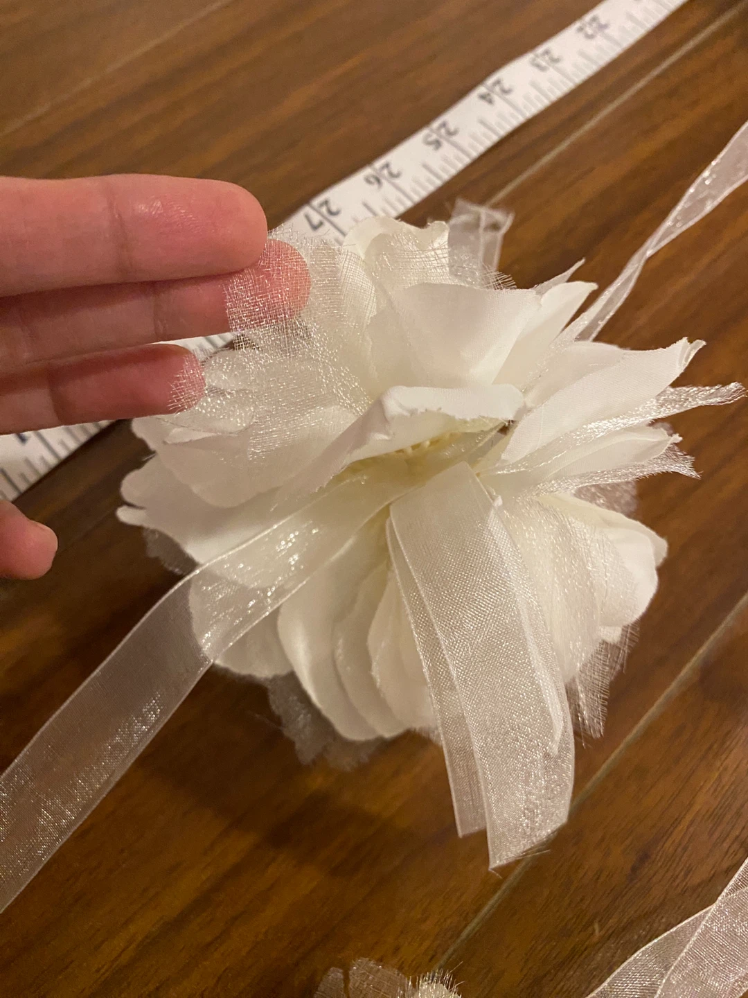 Luxurious White Flower Garlands with Shimmering Tulle Ribbon - photo 2