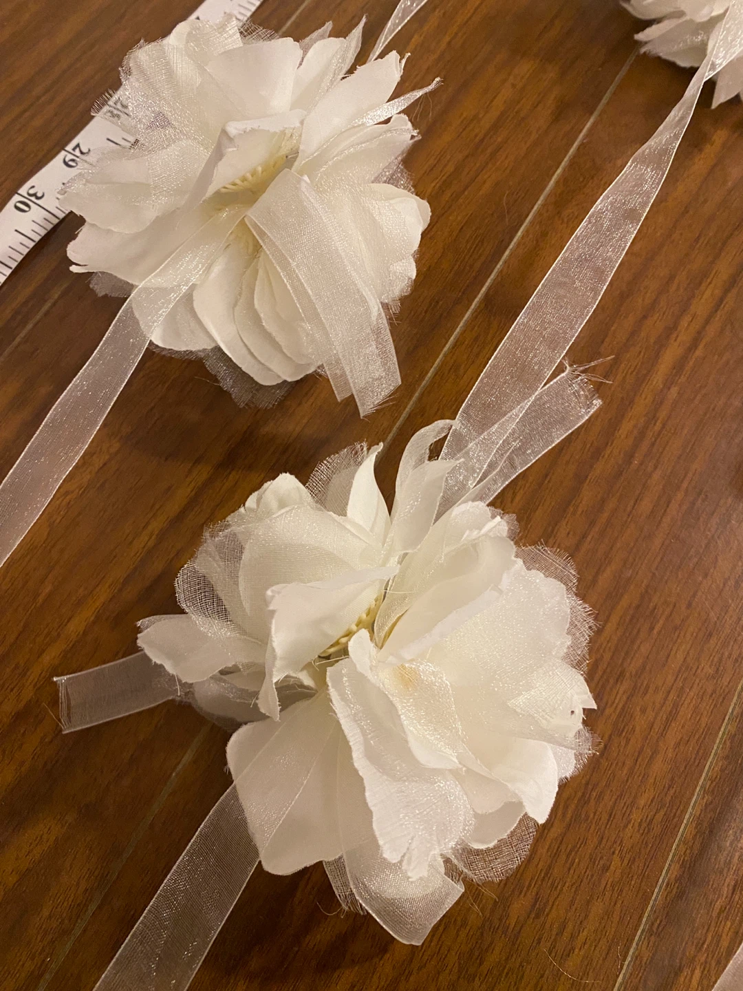 Luxurious White Flower Garlands with Shimmering Tulle Ribbon - photo 4