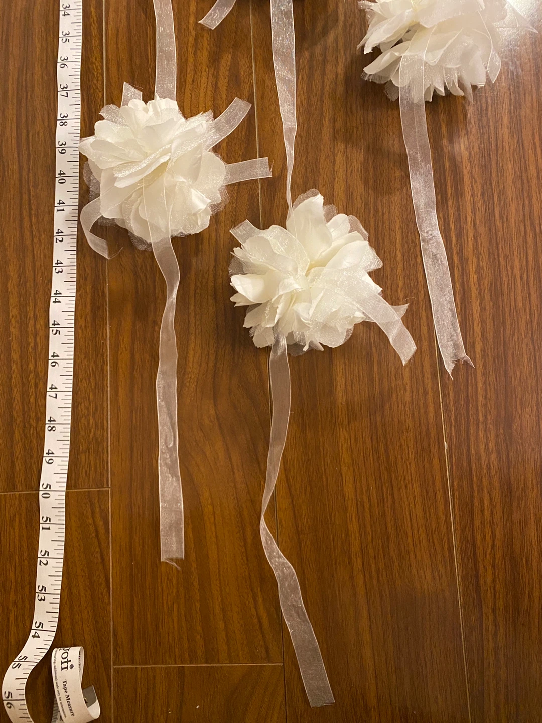 Luxurious White Flower Garlands with Shimmering Tulle Ribbon - photo 5