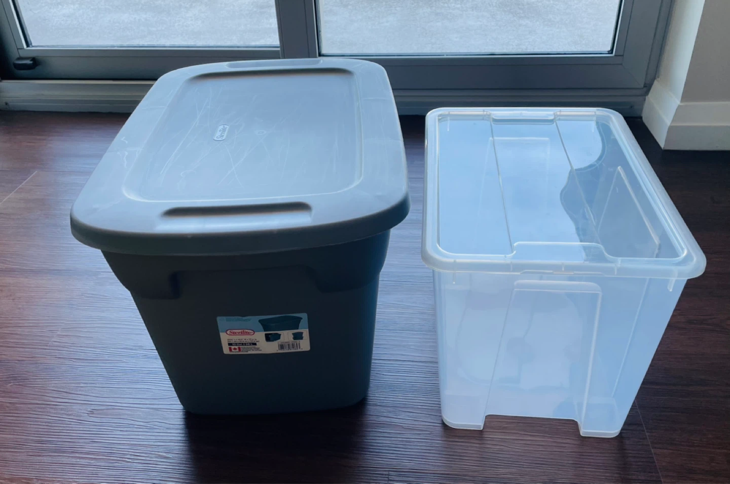 Storage bins with lids