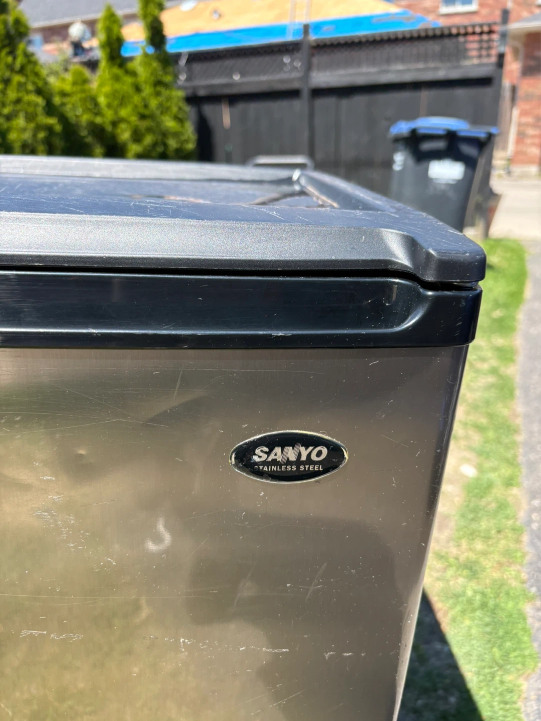 SANYO 3.7 cu. ft. Counter-High Refrigerator  / Black SR - photo 2
