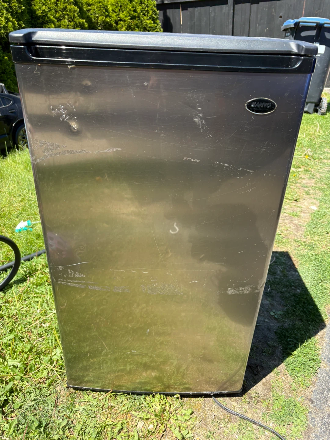 SANYO 3.7 cu. ft. Counter-High Refrigerator  / Black SR - photo 3