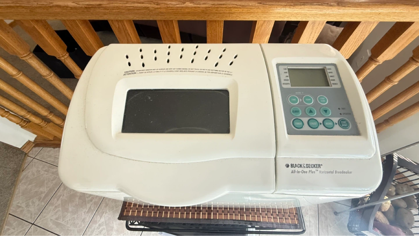 Moving Sale - Black & Decker All-in-One / Horizontal Breadmaker - photo 3