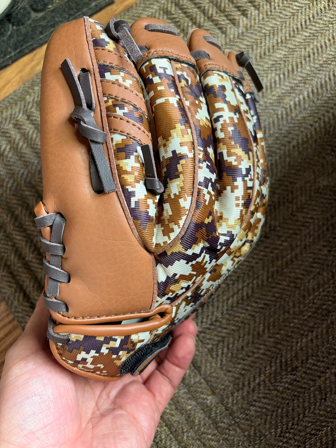 NEW!!! Adidas 10.5 Inch Baseball Glove - photo 4
