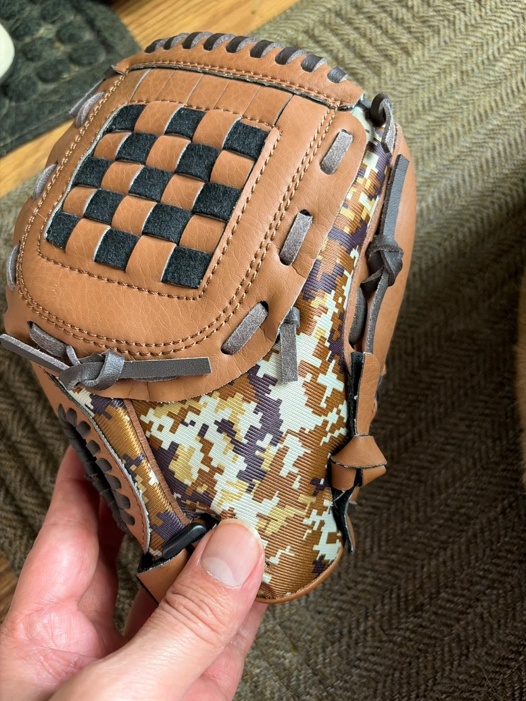 NEW!!! Adidas 10.5 Inch Baseball Glove - photo 3