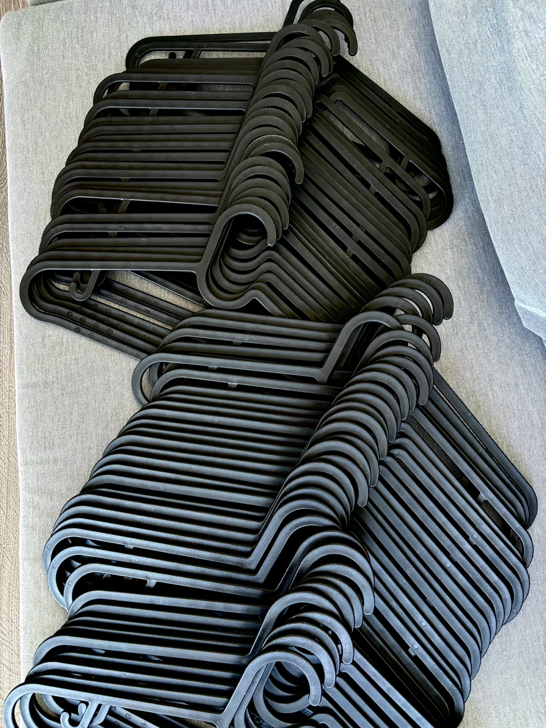 IKEA SPRUTTIG Black Hangers - Pack of 60