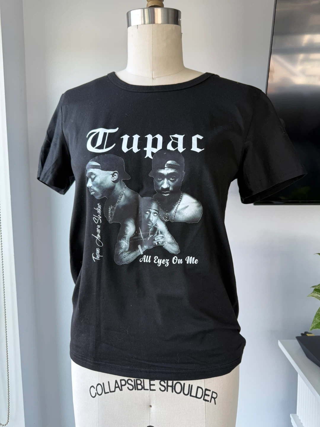 Tupac "All Eyez On Me" T-Shirt size xs