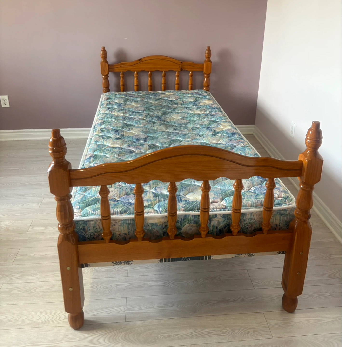Wooden Twin Bed Frame with Mattress