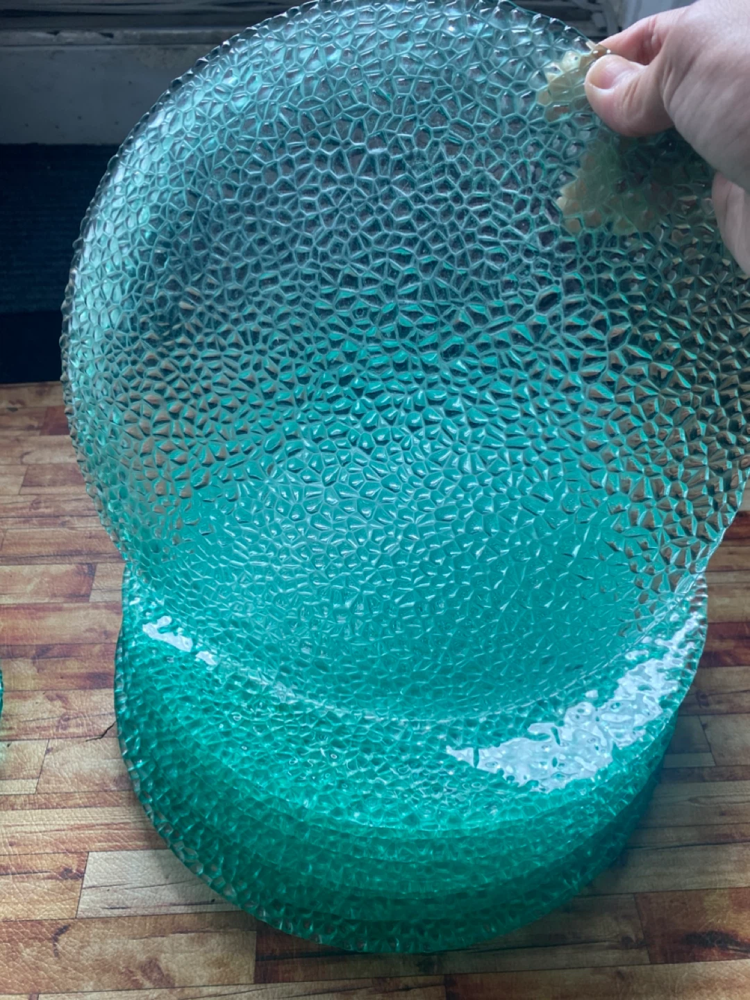 Set of 6 Textured Green Glass Plates - photo 3