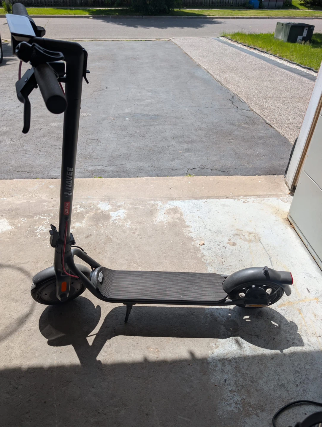 NAVEE V40 Electric Scooter - 700W, 40KM Range - photo 4