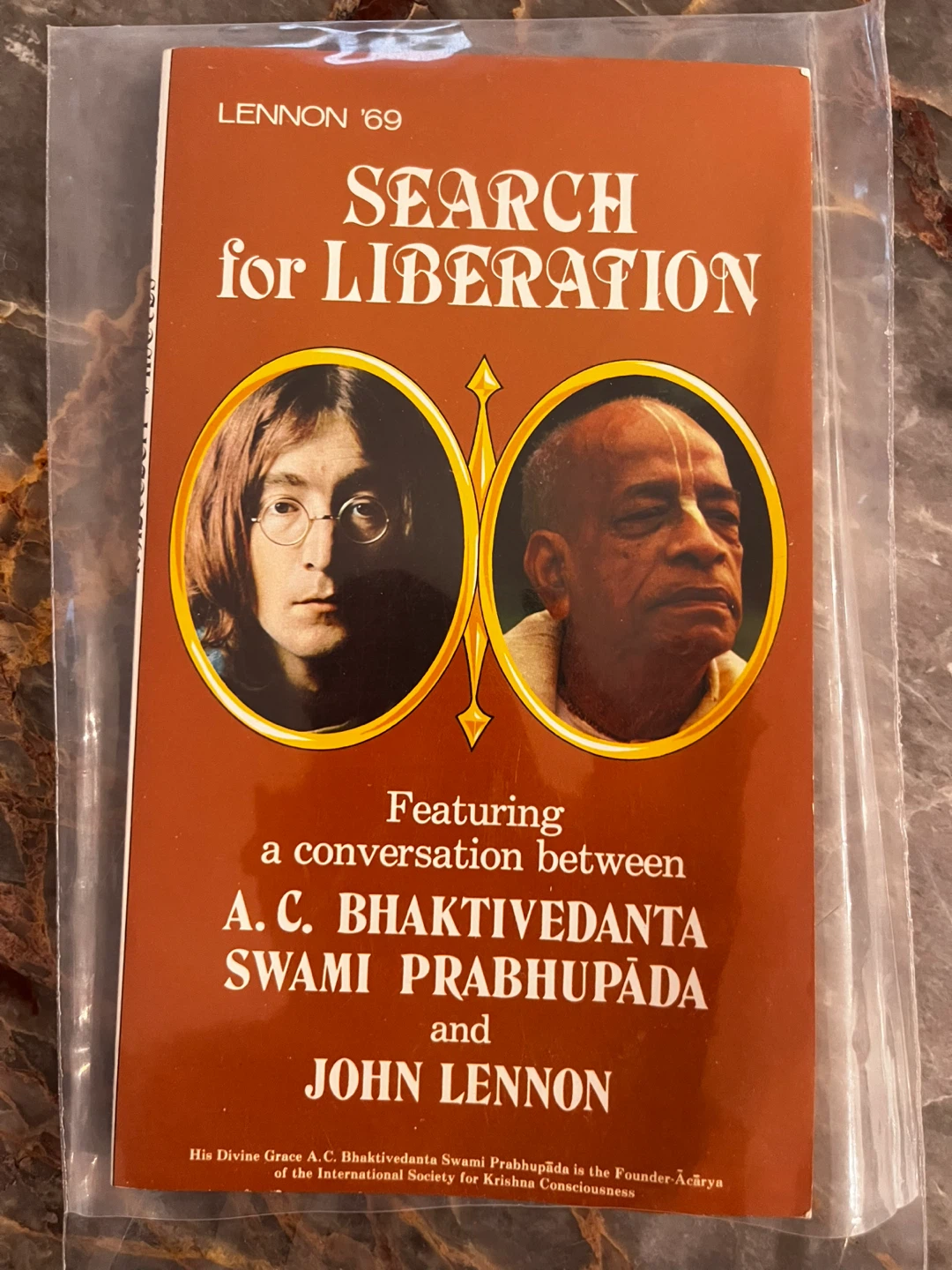 Book Featuring John Lennon & A.C. Bhaktivedanta Swami Prabhupada - photo 2