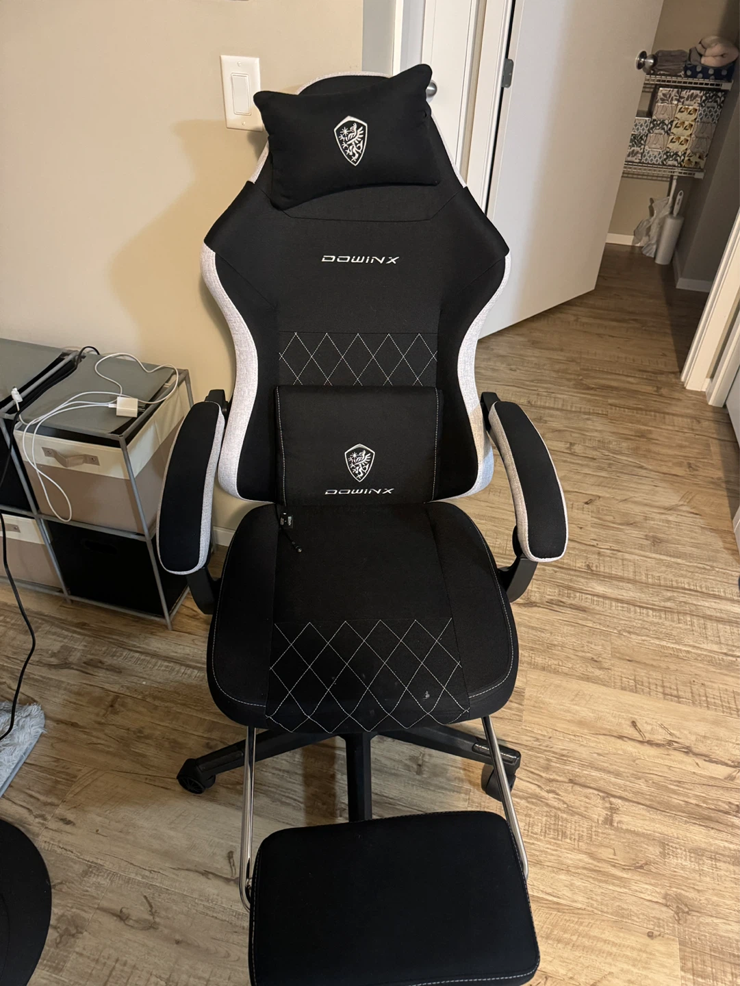 Dowinx Gaming Chair with Footrest