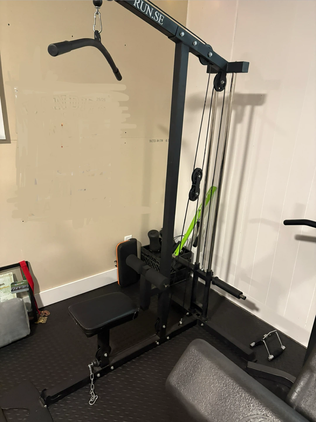 RUN.SE Lat Pulldown Machine