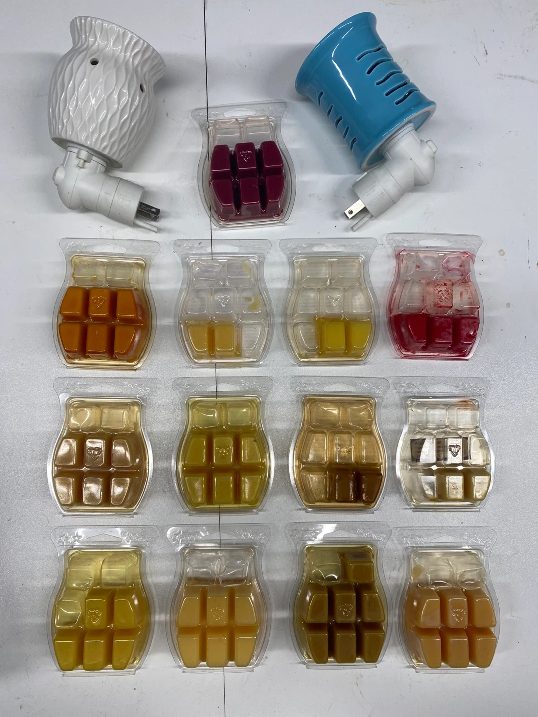 Scentsy Wax Melts(13)& Warmers(2) - photo 2