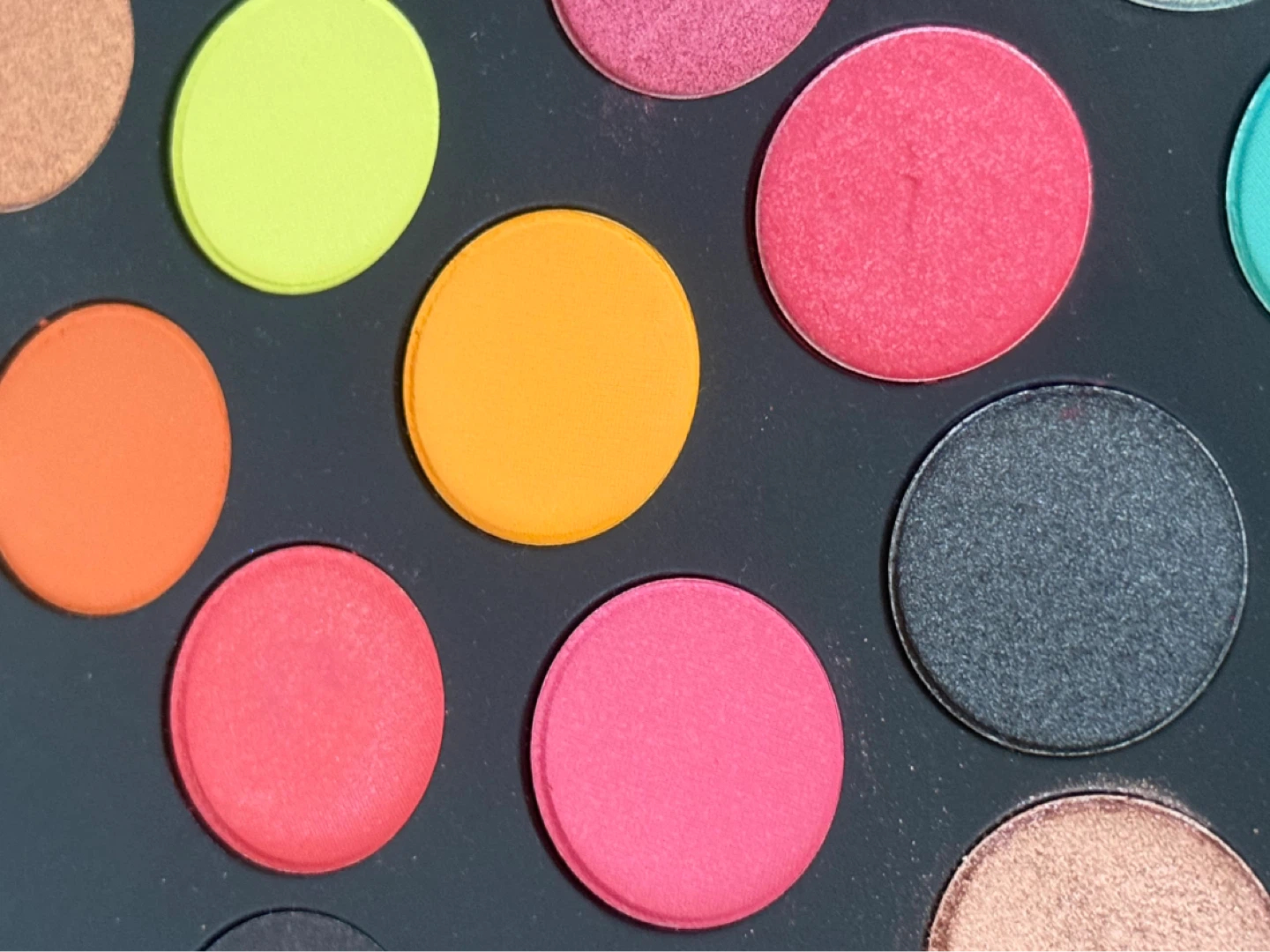 MAC 40 Shades of Pride Eye Shadow Vault - photo 2