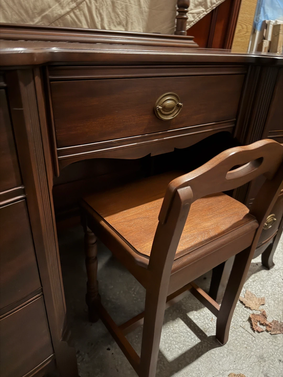 Coiffeuse ancienne avec miroir et chaise • antic - photo 4