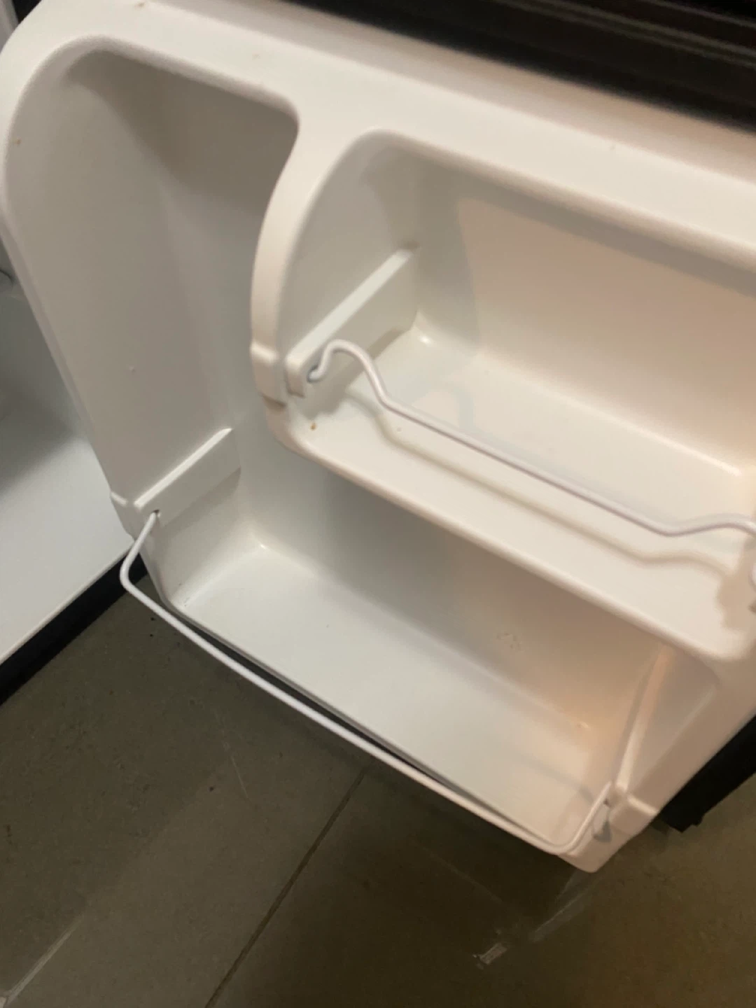 Galanz Mini Fridge - photo 4
