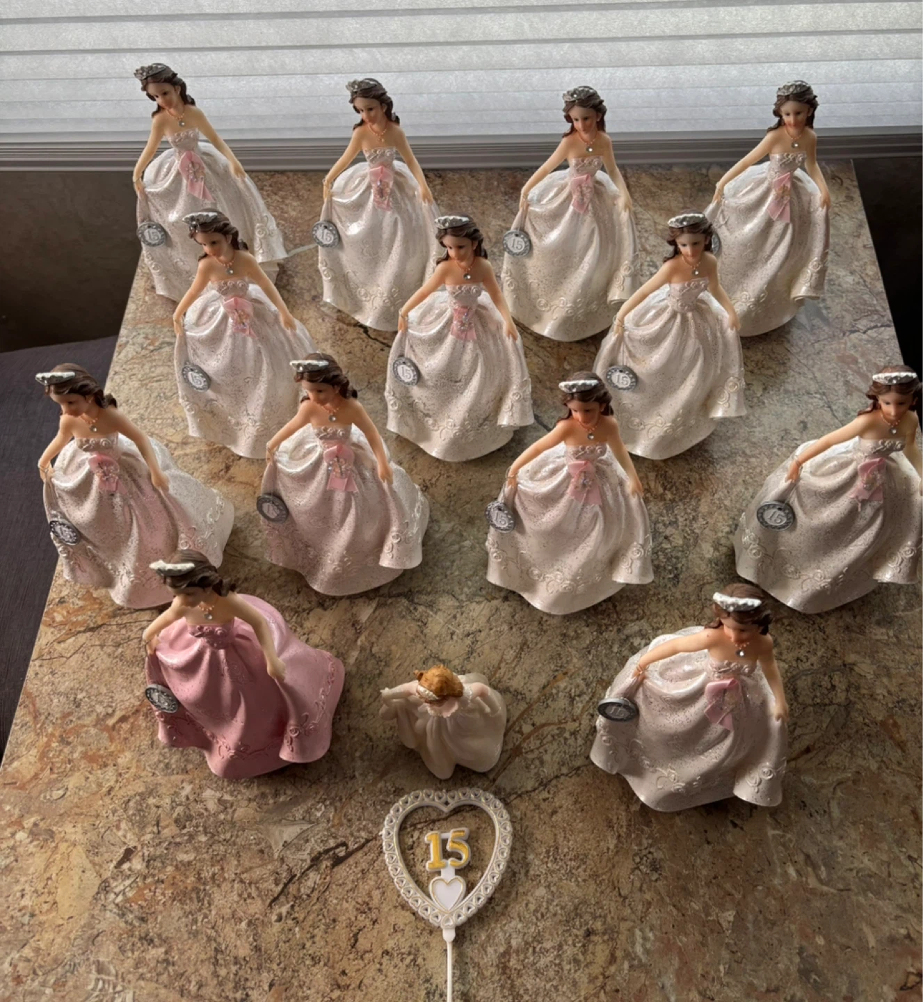 Set of 12 "Quinceañera" Figurines - photo 2