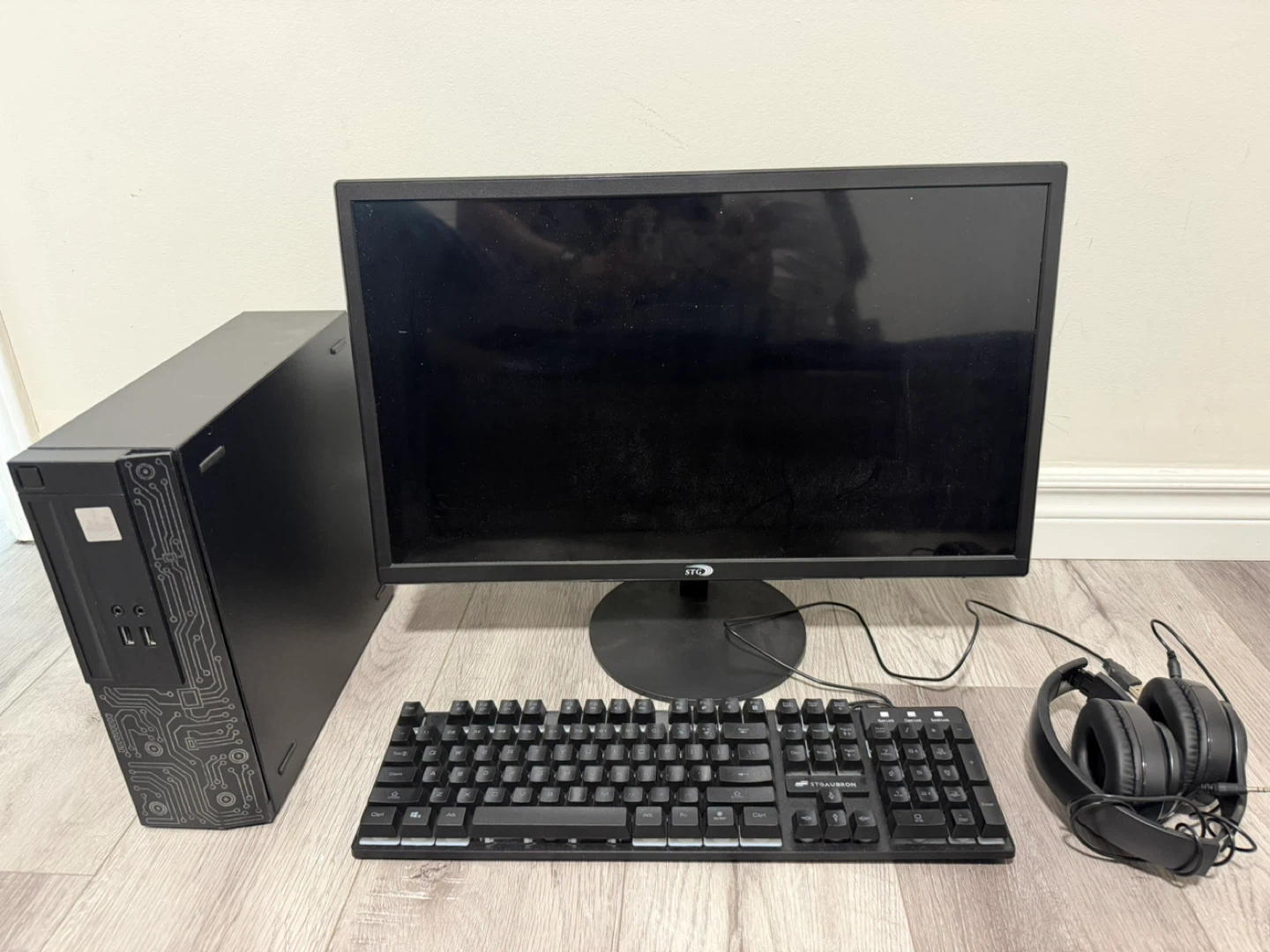 Black Desktop Computer Set with Keyboard and Headphones