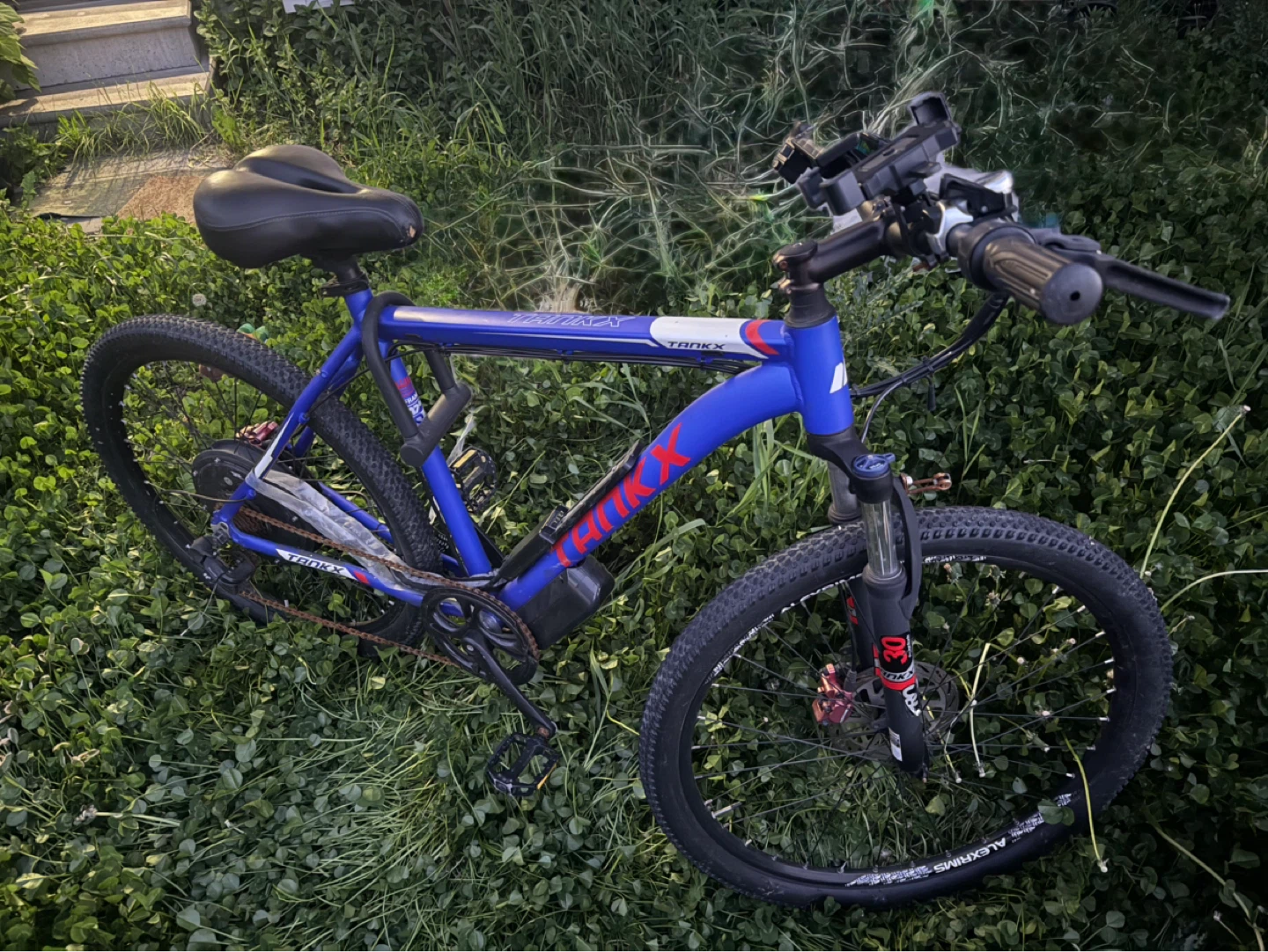 Tankx E-Bike blue colour