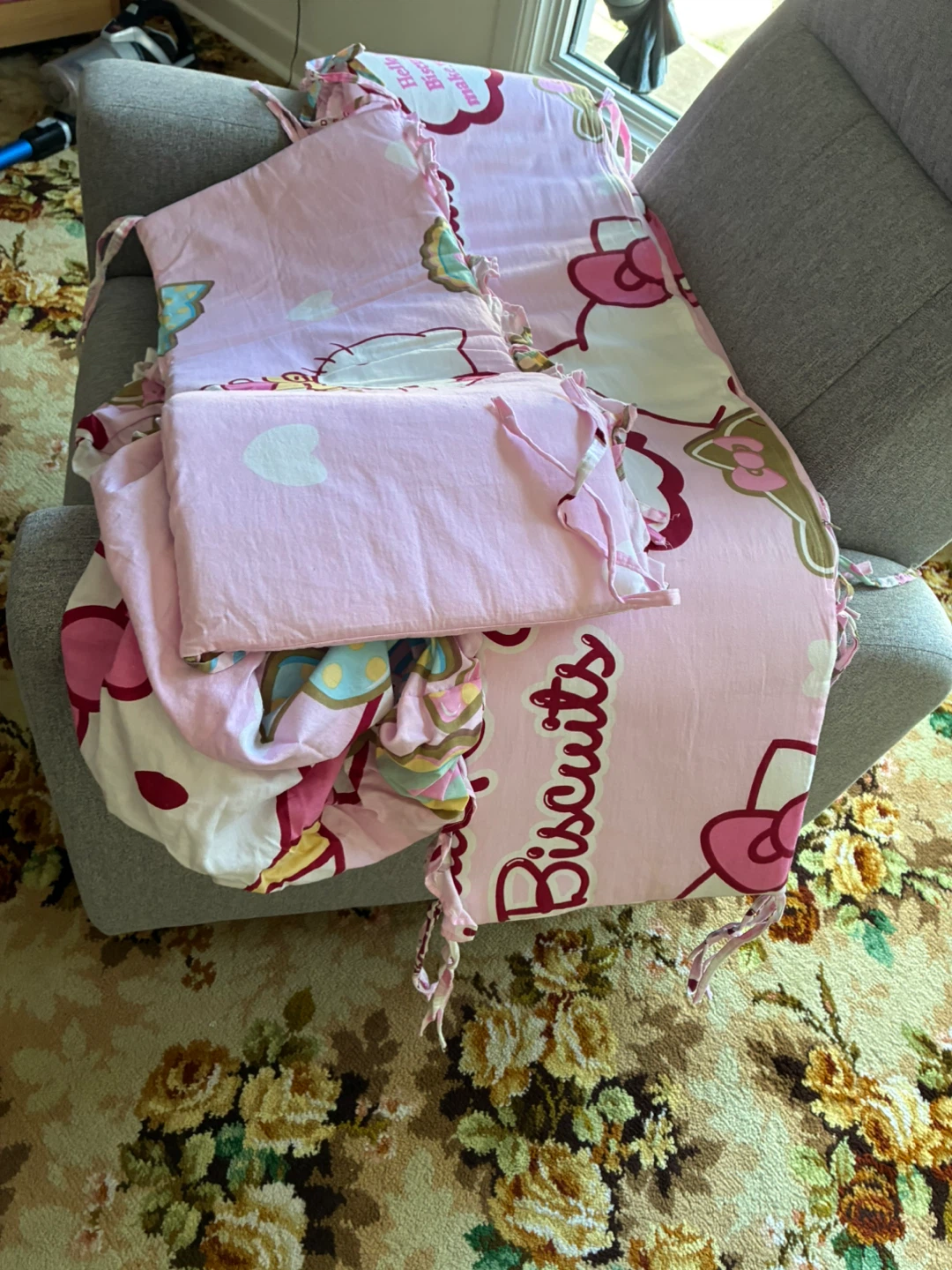 Hello Kitty "Biscuits" crib bumper with mattress cover - photo 2