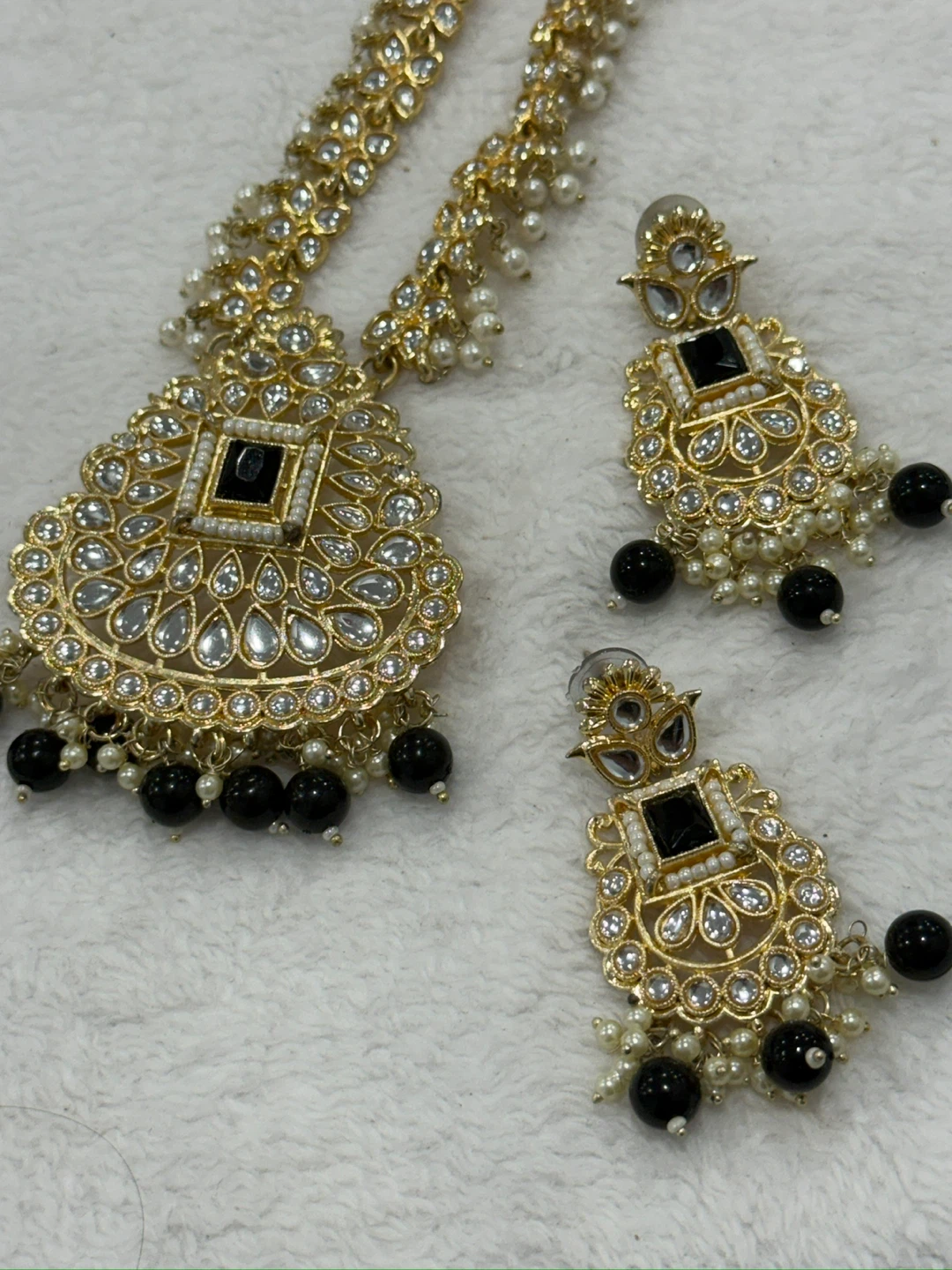 Necklace and Earrings Set with Black Stones