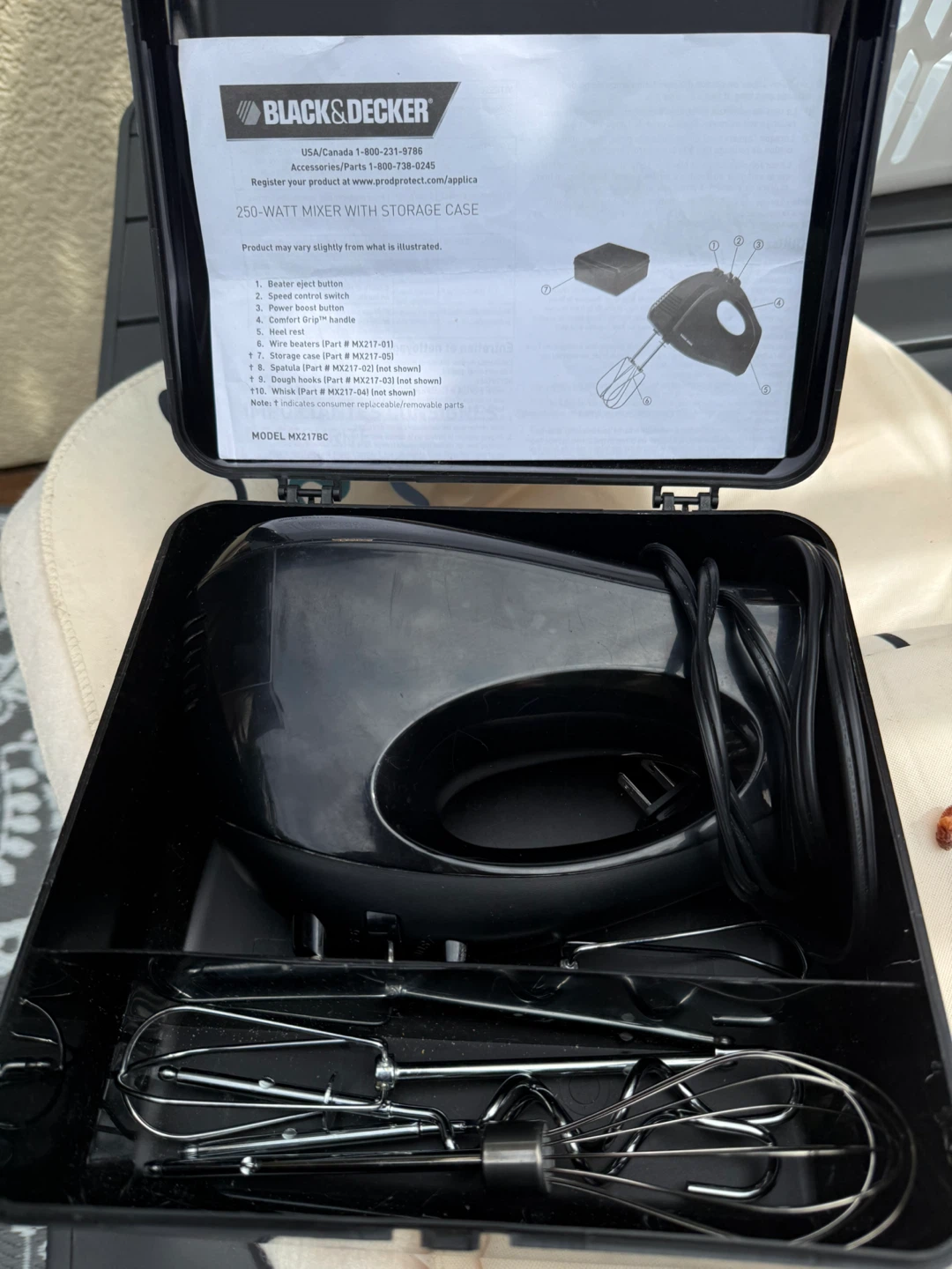 Black & Decker 250-Watt Hand Mixer with Storage Case