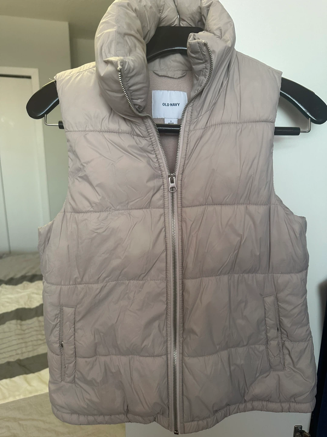 Old Navy Puffer Vest - Size S Petite