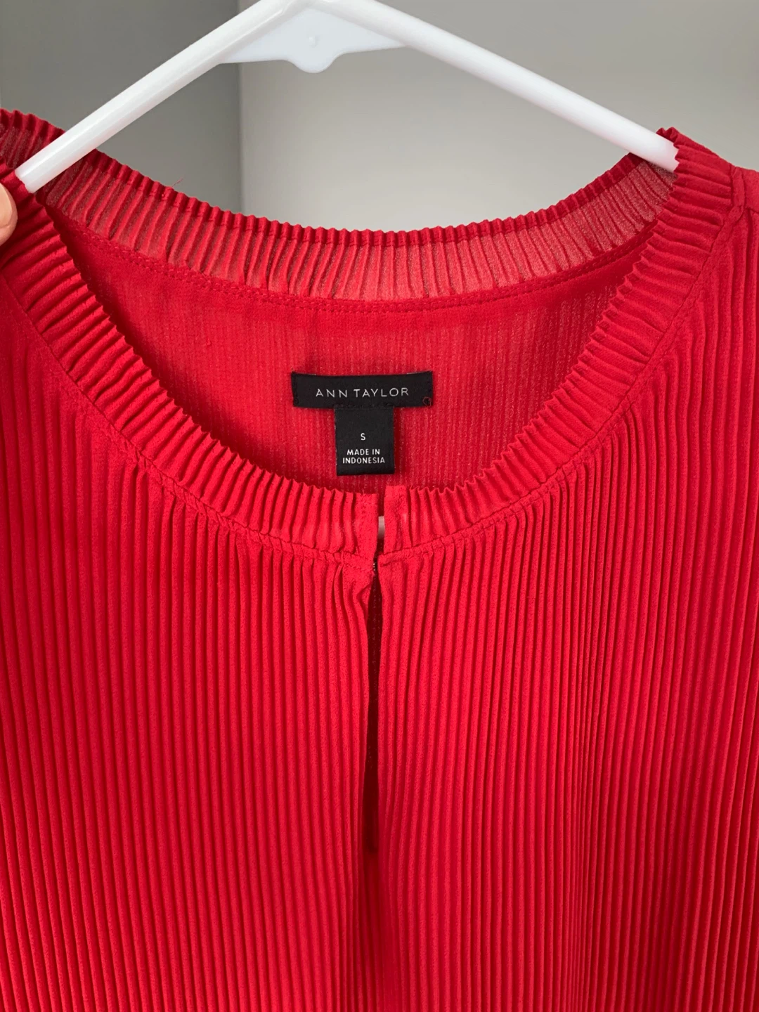 Ann Taylor Magenta Pleated Flutter Sleeve Top Size S - photo 2