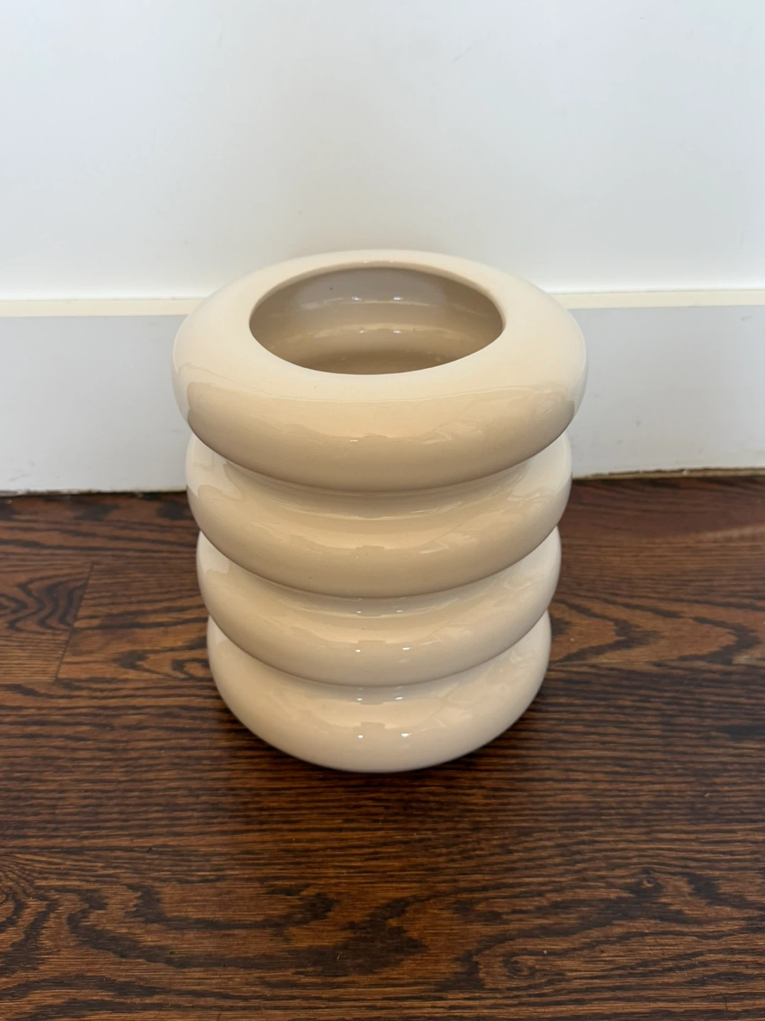 CB2 WHITE CERAMIC PLANTER - photo 2