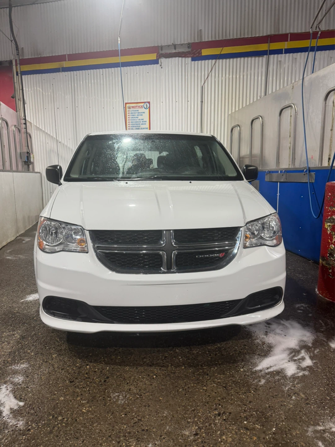 2015 White Dodge Grand Caravan Minivan