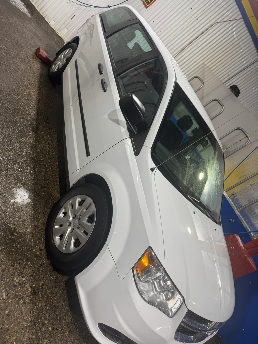 2015 White Dodge Grand Caravan Minivan - photo 2