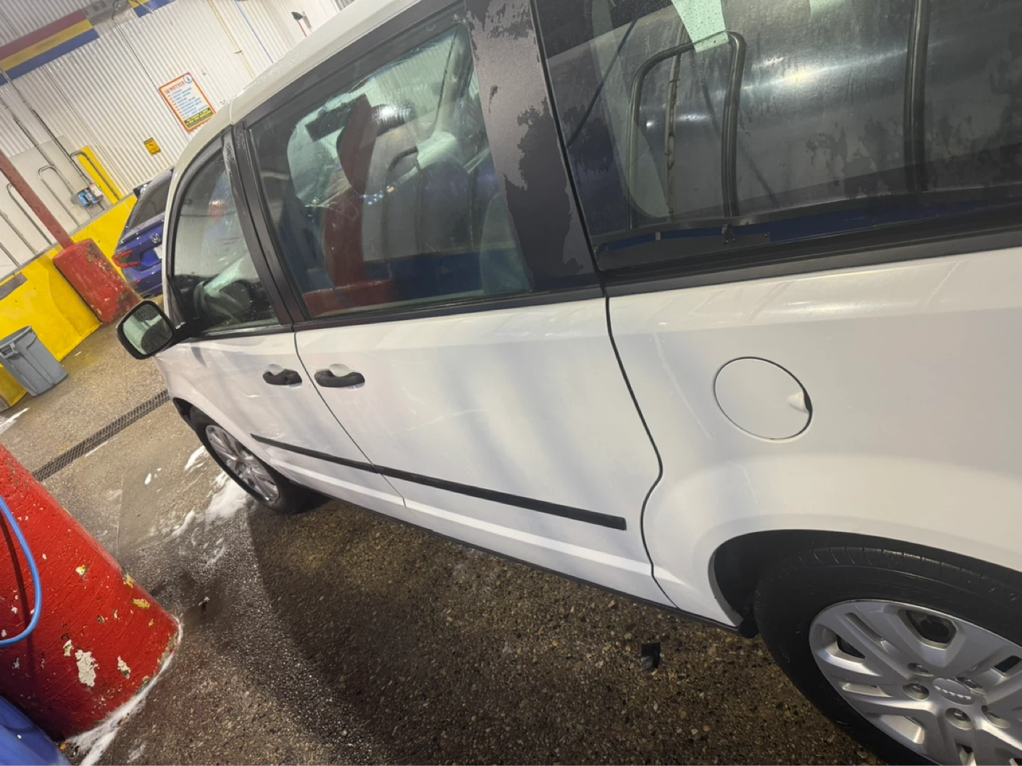 2015 White Dodge Grand Caravan Minivan - photo 4