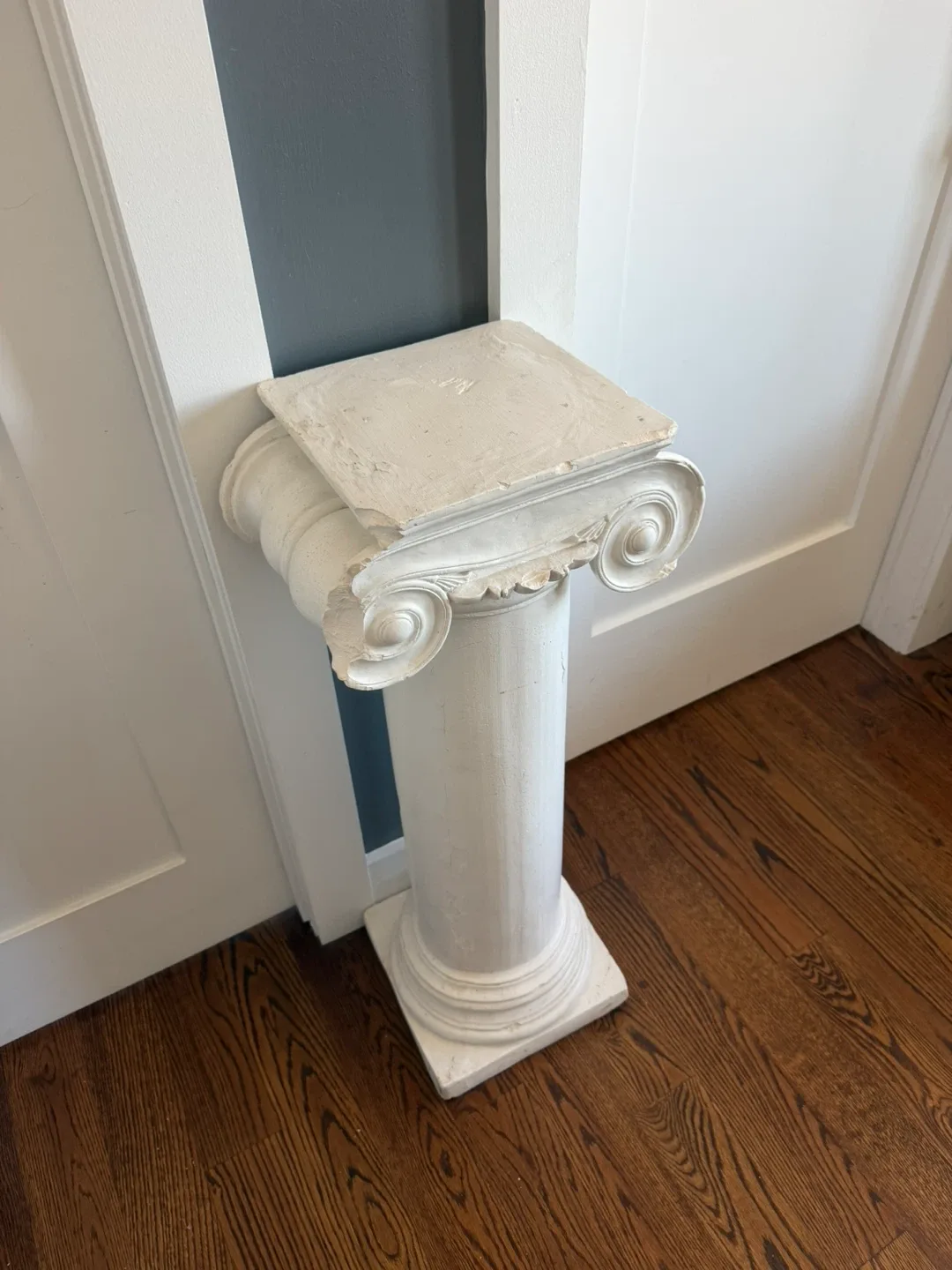 White Pedestal Column - photo 4