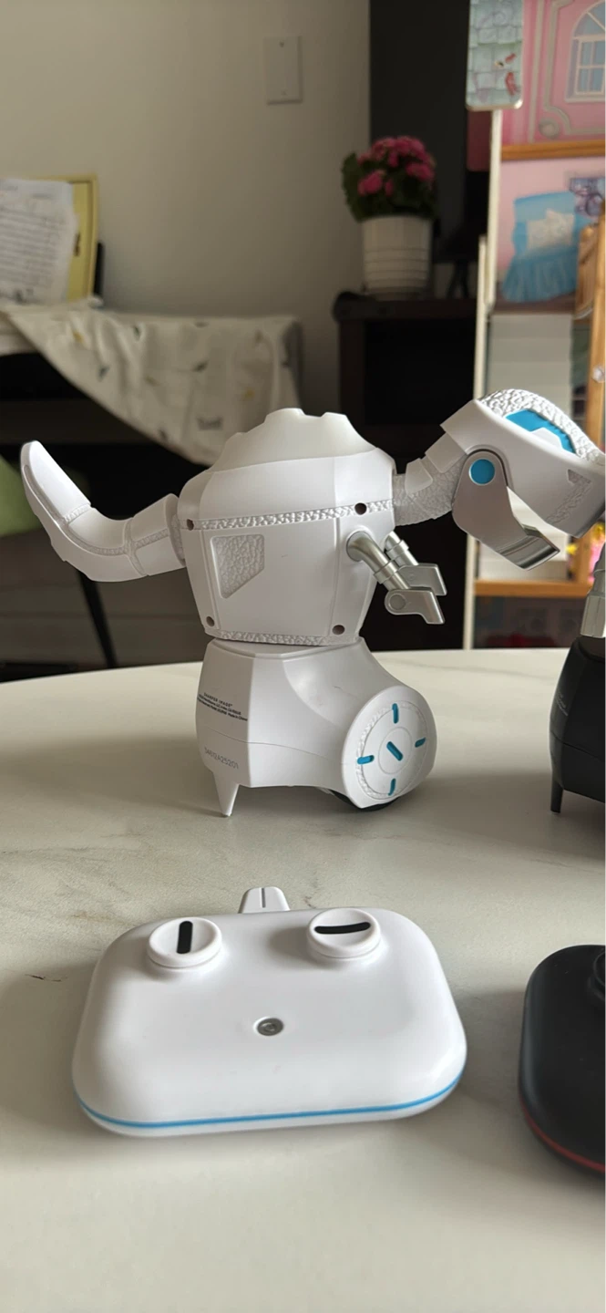 Sharper Image Remote Control Robots (2-Pack) - photo 3