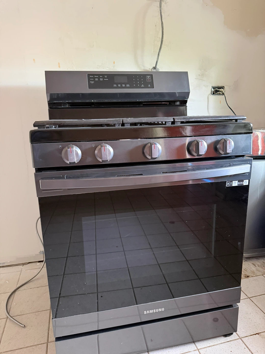 Samsung Gas Range with Oven and Samsung Refrigerator - photo 4