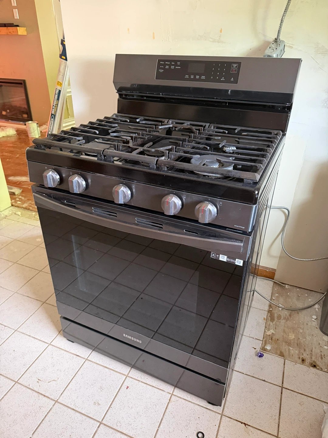 Samsung Gas Range with Oven and Samsung Refrigerator - photo 2