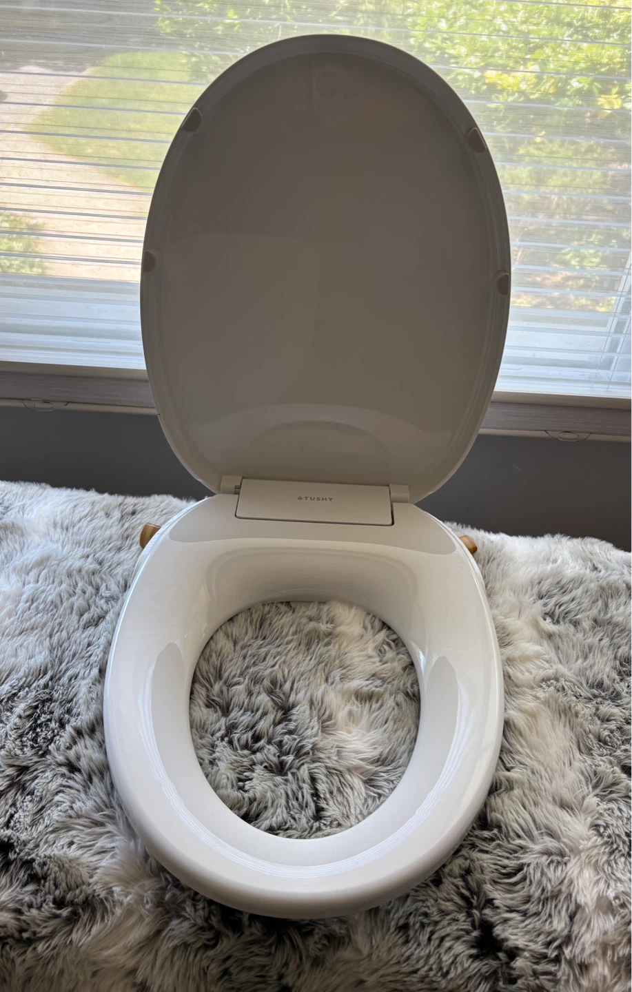 TUSHY Oasis Warm Water Non-Electric Bidet Seat (Bamboo Round)