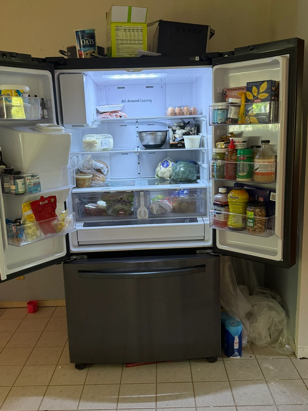 Samsung 3-Door French Door Refrigerator with Water Dispenser - photo 4