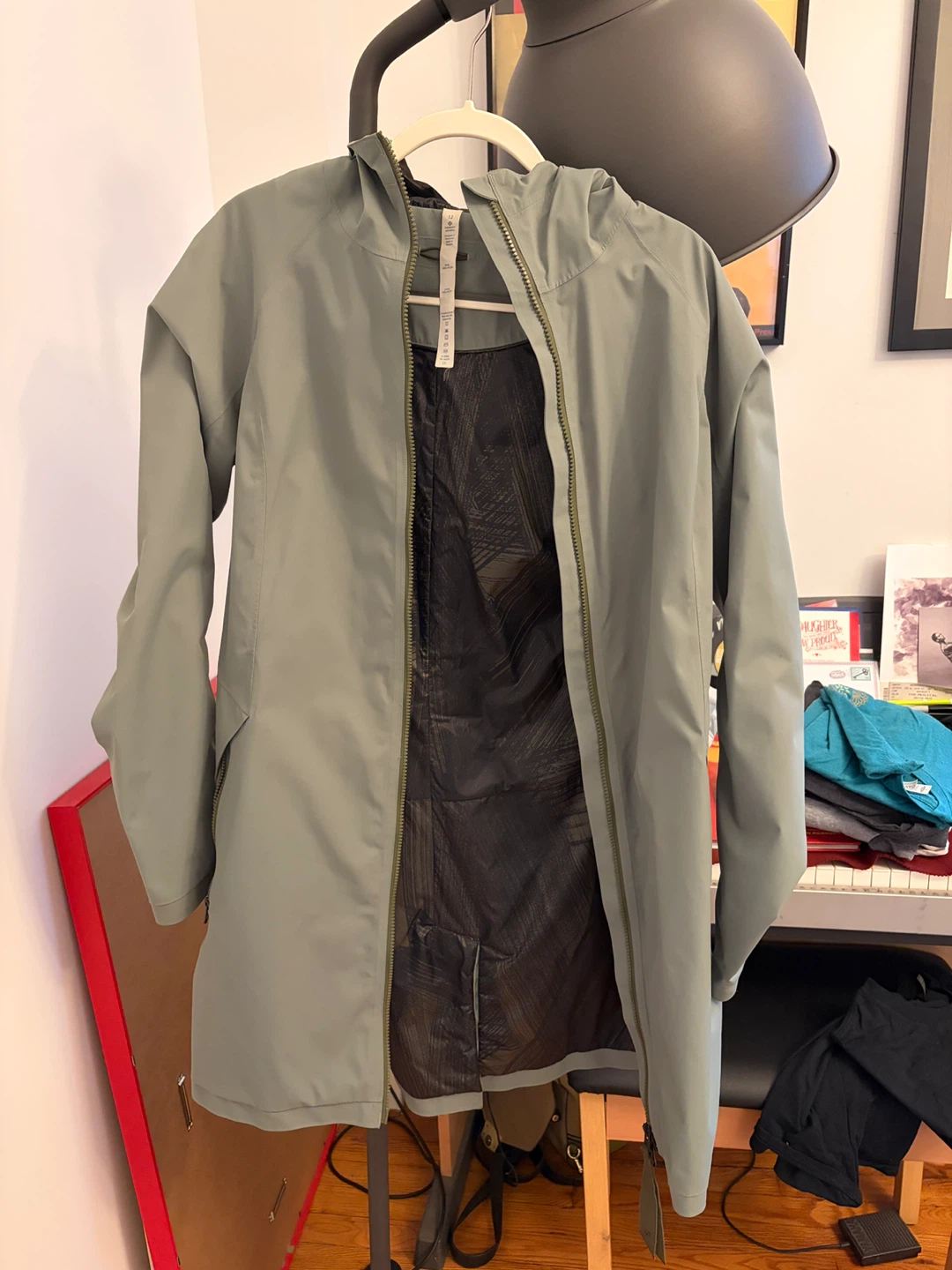 Lululemon Hooded Rain Jacket - photo 2