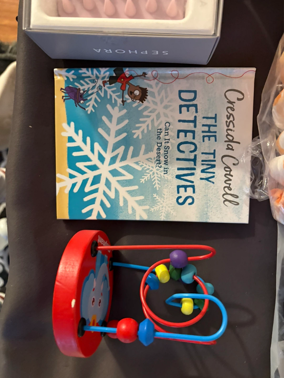 The Tiny detective book