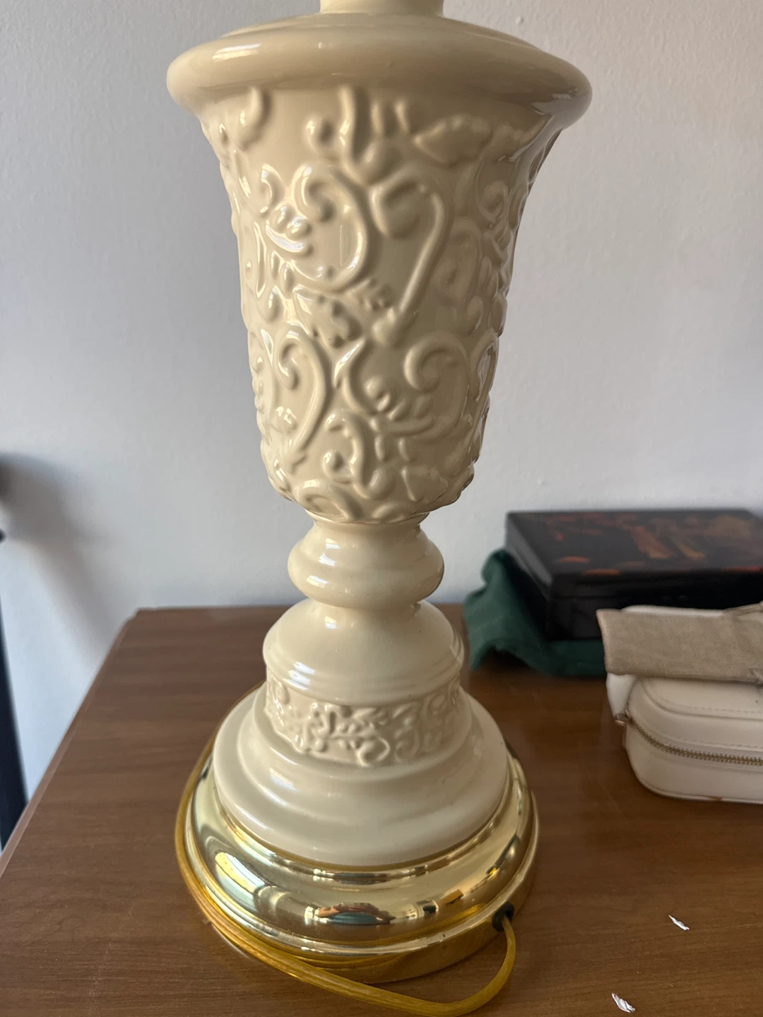 Vintage Ceramic Table Lamp with Tan Shade - photo 3