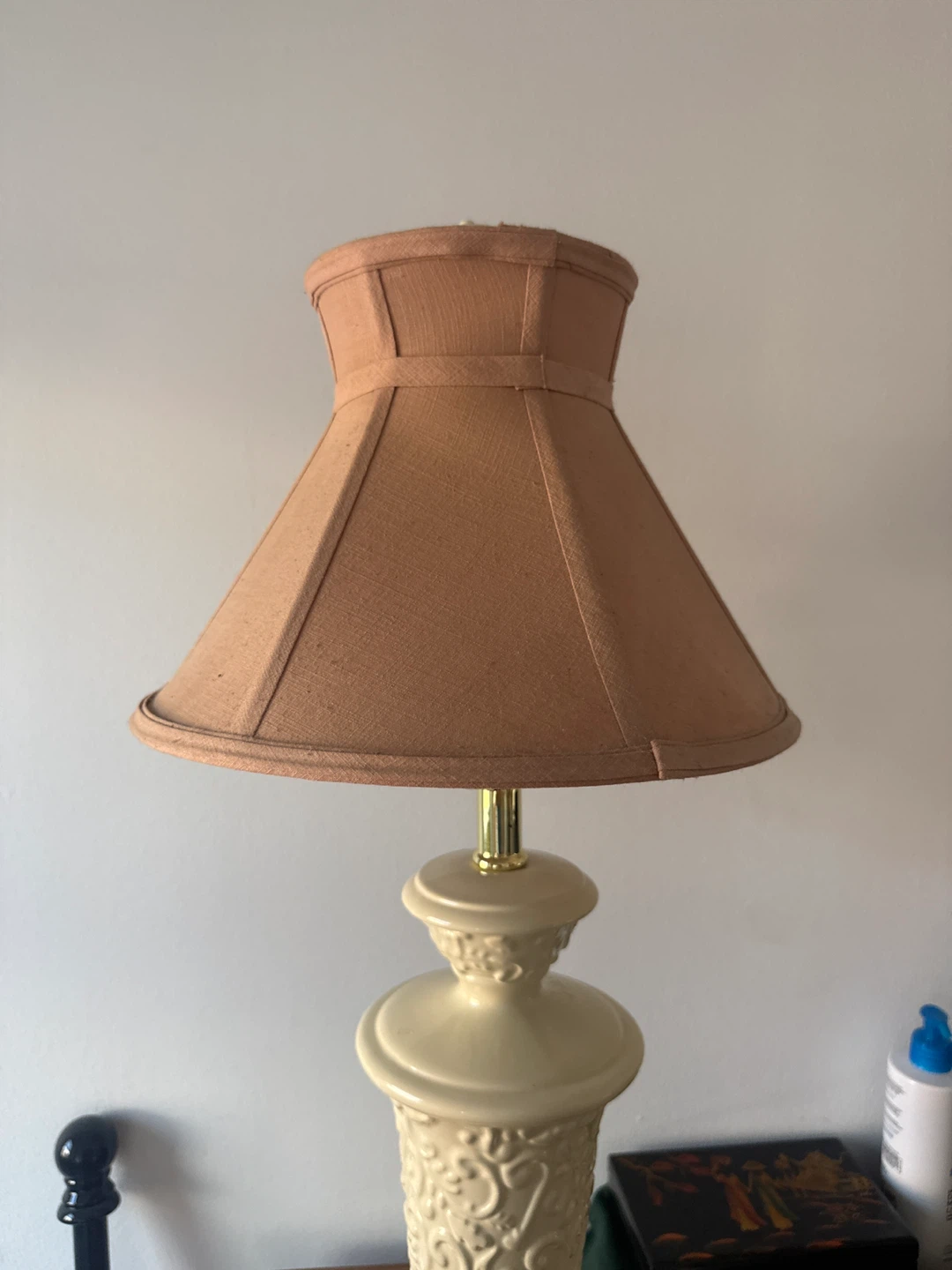 Vintage Ceramic Table Lamp with Tan Shade - photo 4