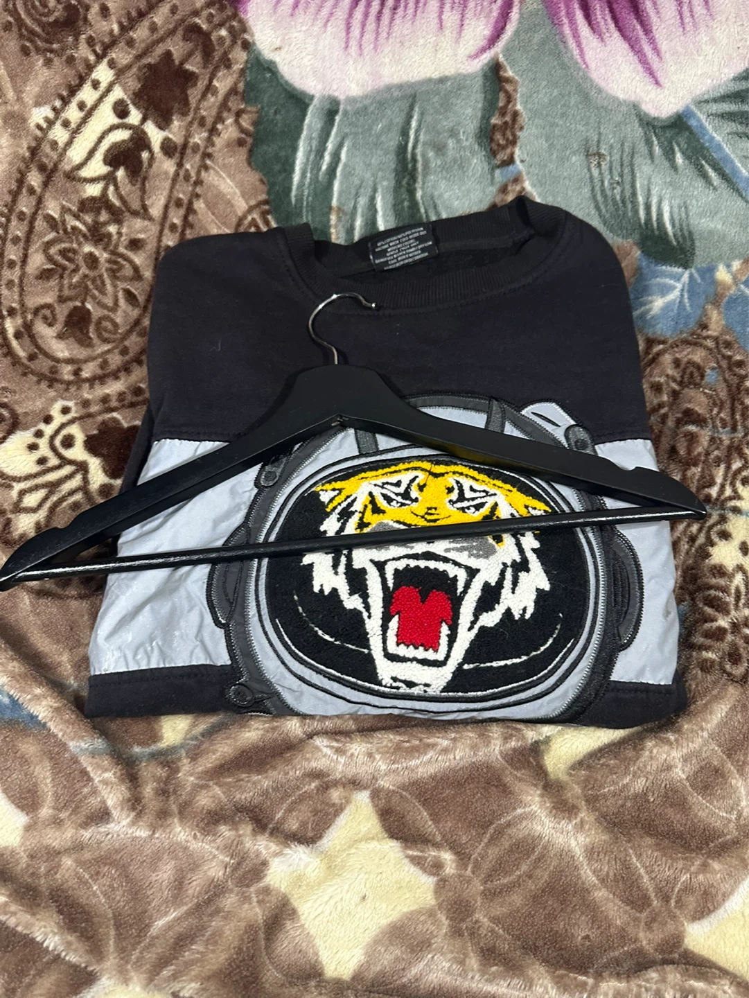 Black Crewneck Sweatshirt with Astronaut Tiger Graphic