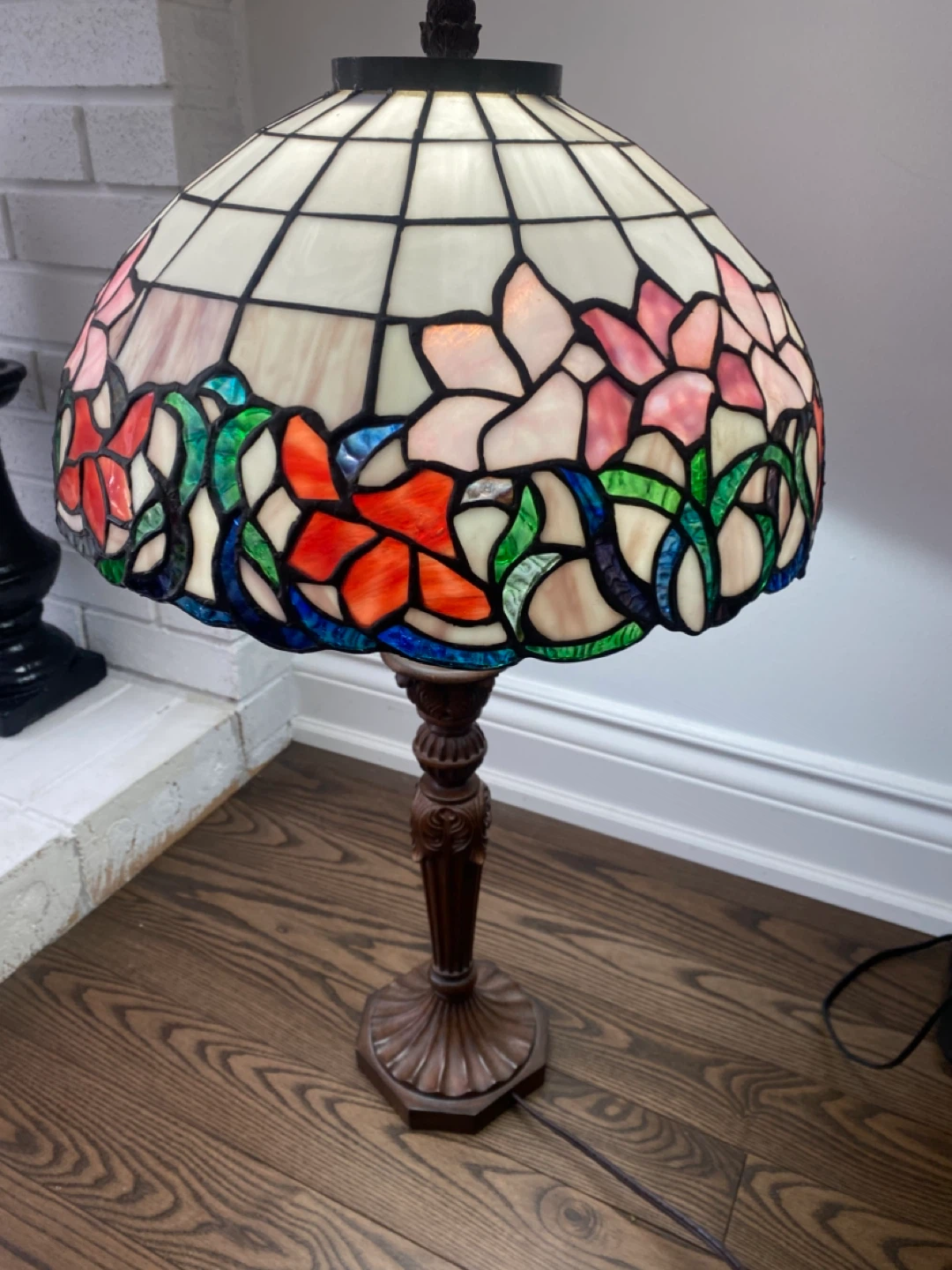 Tiffany Style Stained Glass Table Lamp