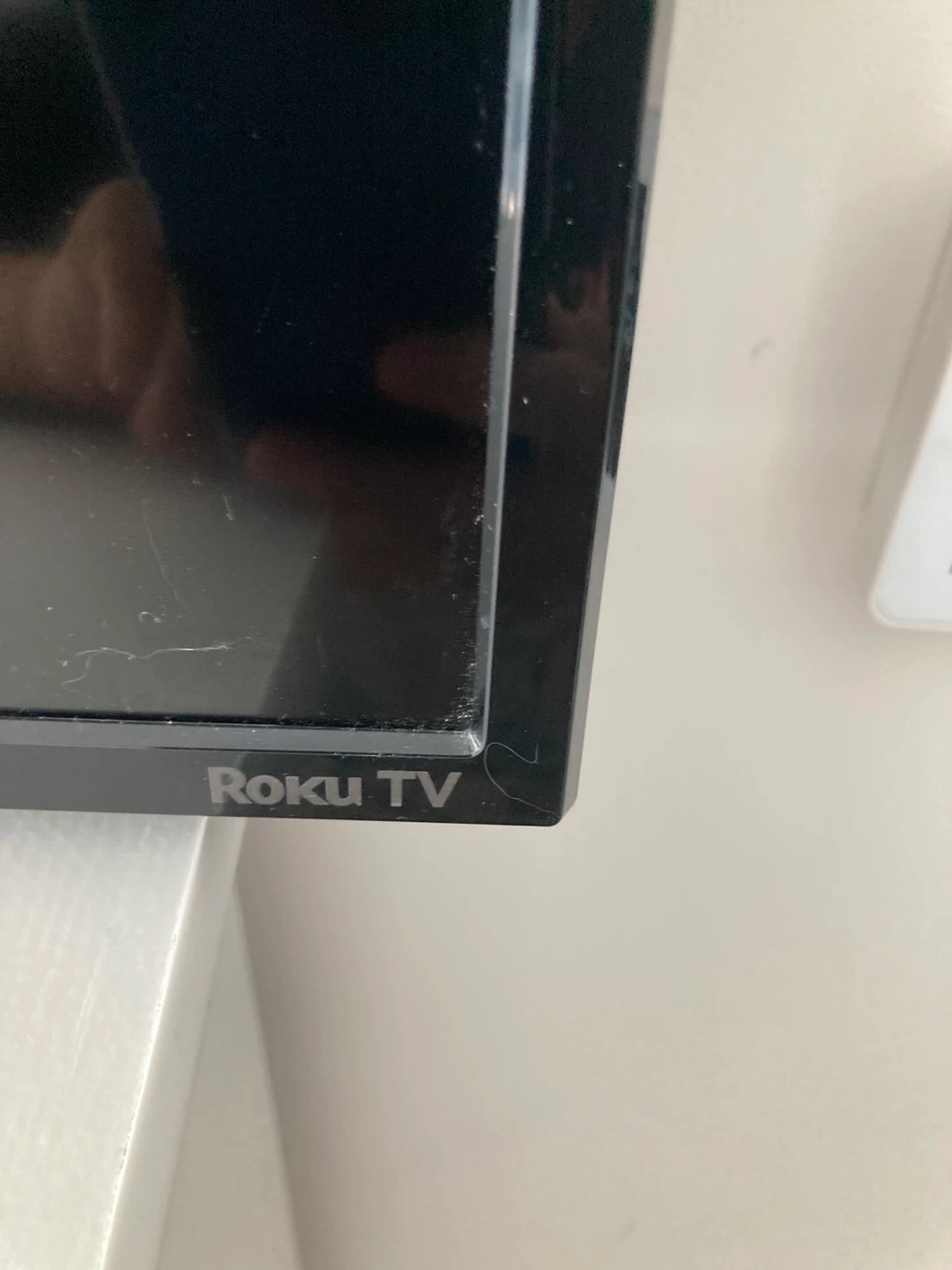 Insignia Roku TV NS-39DR510CA17 - photo 3