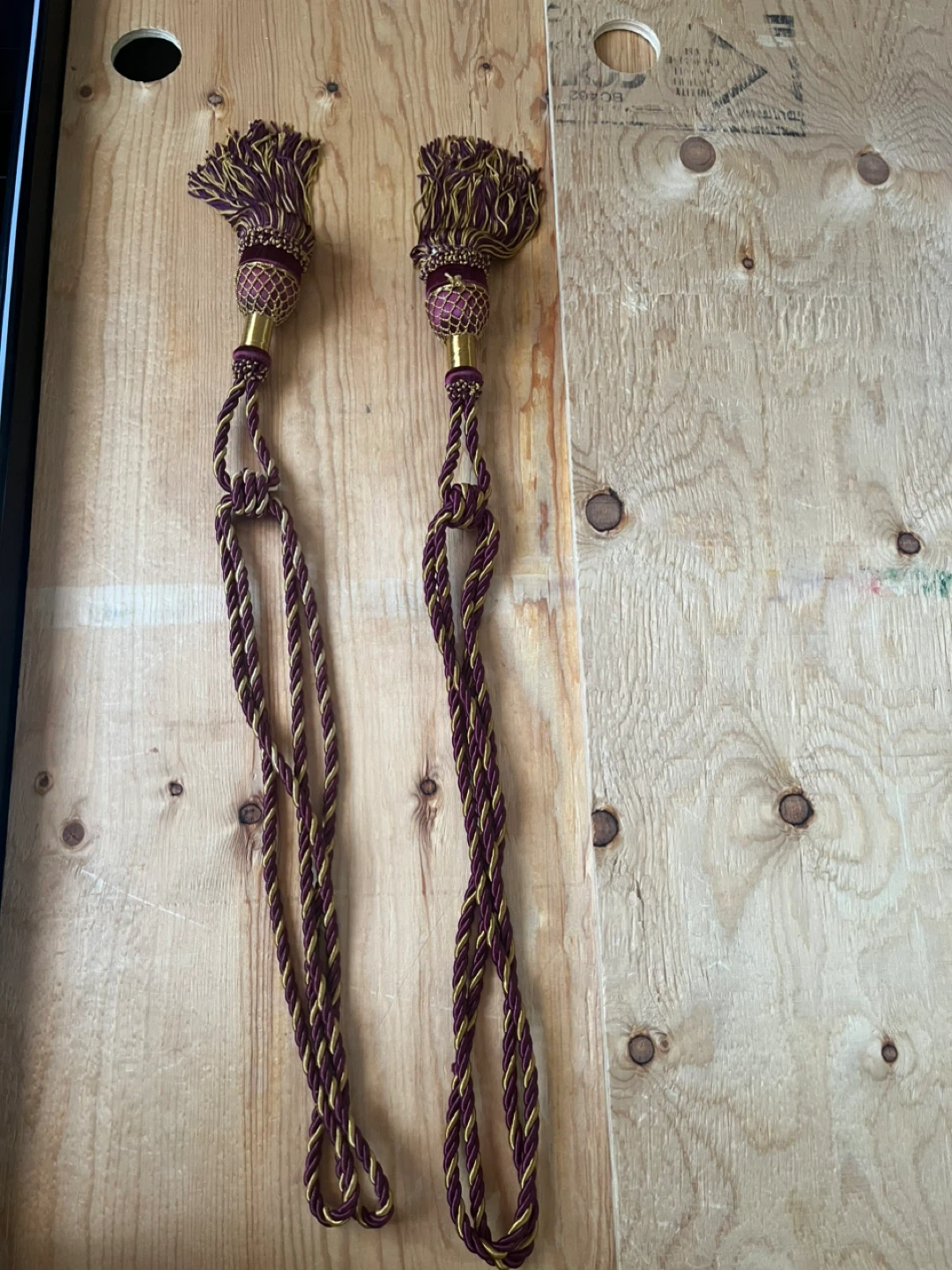 Set of 4 Curtain Tie-Back Tassels - Burgundy & Gold - photo 4