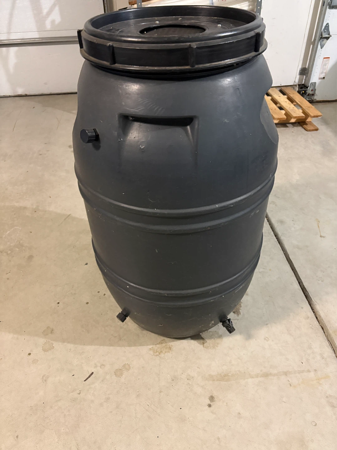 Black Rain Barrel